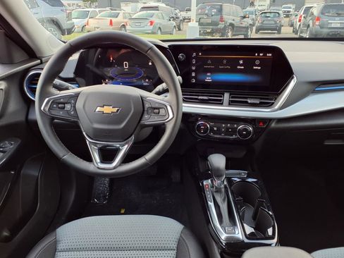 New 2025 Chevrolet Trax LT w/ LT Convenience Package image 13
