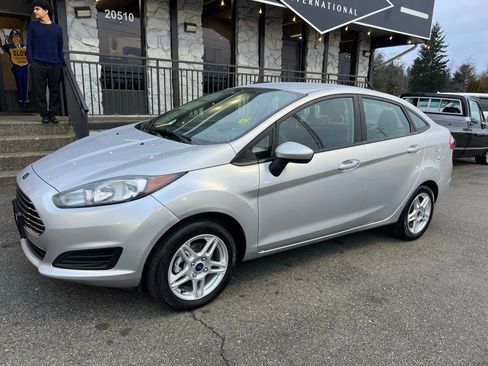 Used 2017 Ford Fiesta SE image 1