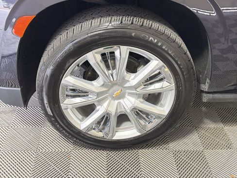 Used 2023 Chevrolet Suburban High Country AWD/4WD image 12