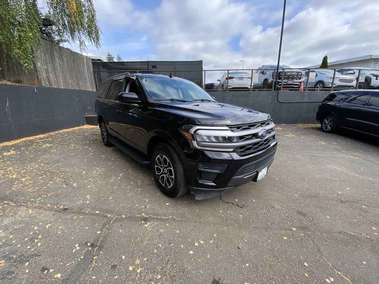 Used 2024 Ford Expedition XLT AWD/4WD image 8