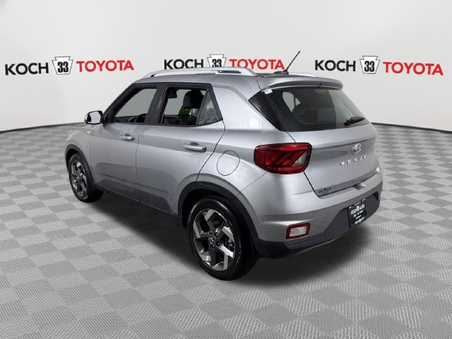 Used 2024 Hyundai Venue SEL FWD image 6