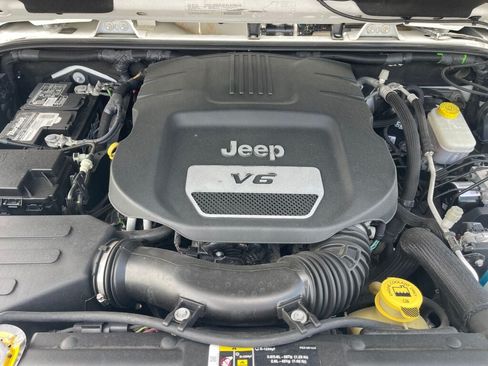 Used 2018 Jeep Wrangler Unlimited Rubicon w/ Cold Weather Group AWD/4WD image 32