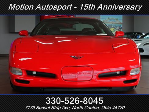 Used 2004 Chevrolet Corvette Coupe w/ Preferred Equipment Group RWD image 3