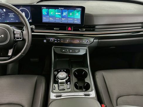 Used 2025 Kia Carnival SX Prestige FWD image 11
