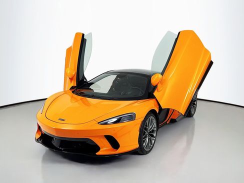 Used 2023 McLaren GT image 3