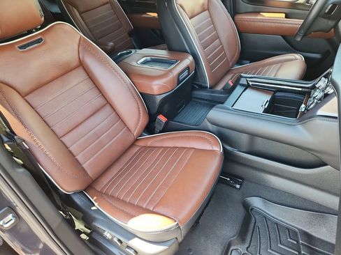 Used 2024 GMC Yukon Denali Ultimate AWD/4WD image 16