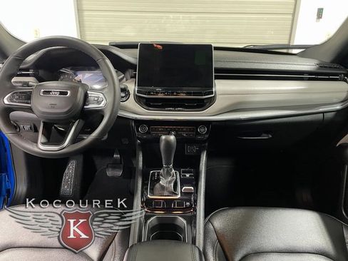 Used 2024 Jeep Compass Limited image 13