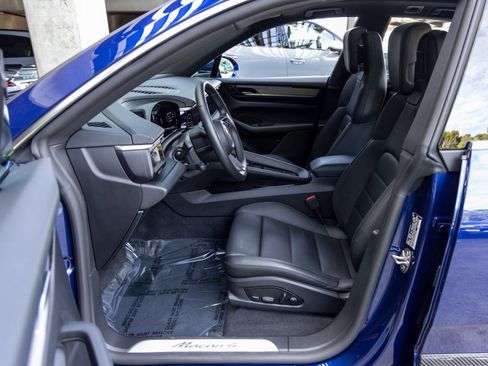 Used 2025 Porsche Macan 4 Electric AWD/4WD image 24
