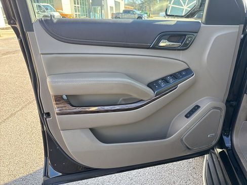 Used 2020 GMC Yukon XL SLT w/ Premium Edition image 9