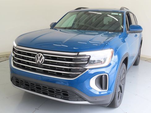New 2025 Volkswagen Atlas SE FWD image 8