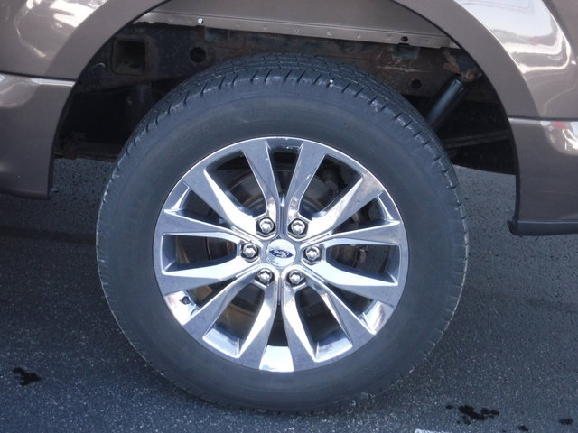 Used 2017 Ford F150 XLT w/ Equipment Group 302A Luxury AWD/4WD image 9