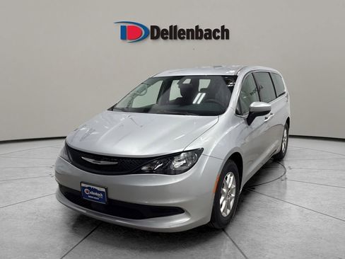 Used 2022 Chrysler Voyager LX image 1