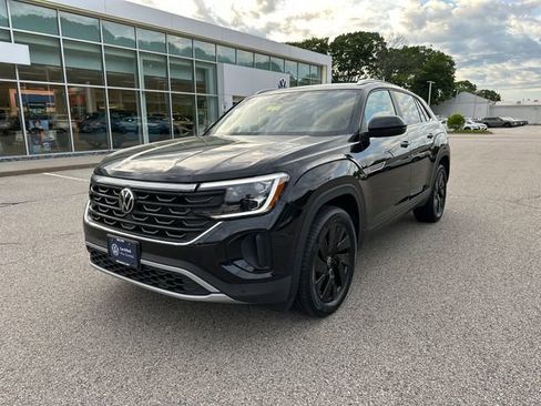 Certified 2024 Volkswagen Atlas Cross Sport SE w/ Panoramic Sunroof Package AWD/4WD image 3