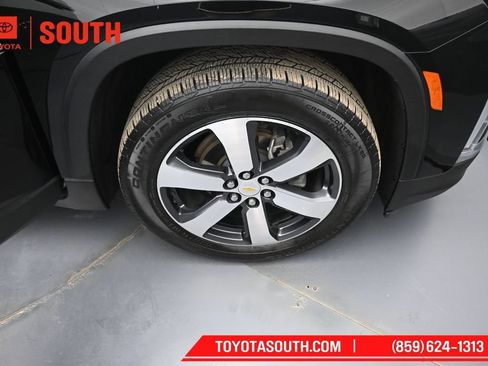 Used 2023 Chevrolet Traverse LT w/ LT Premium Package AWD/4WD image 36