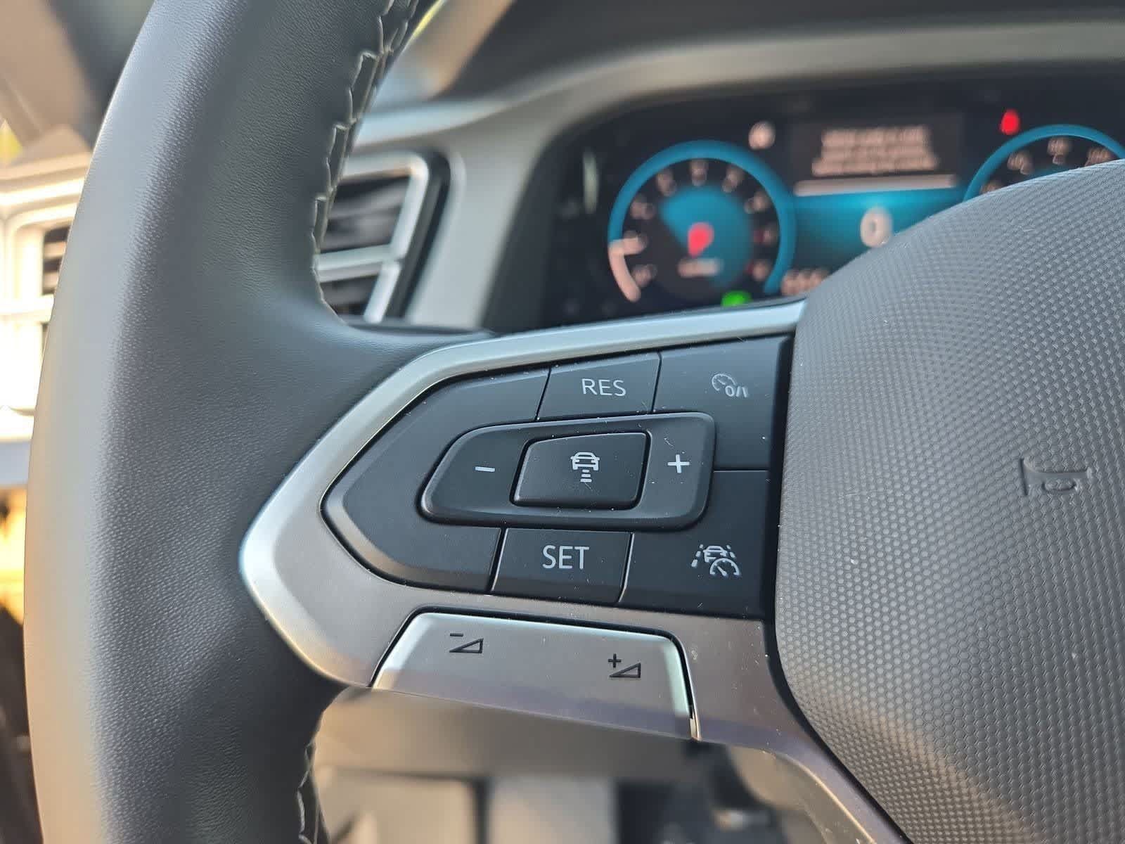 Used 2024 Volkswagen Atlas Cross Sport SE w/ Panoramic Sunroof Package FWD image 23