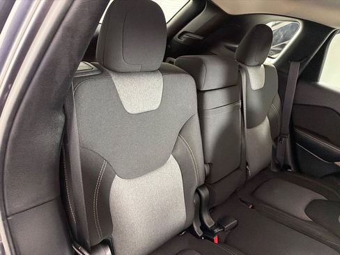 Used 2018 Jeep Cherokee Latitude image 23