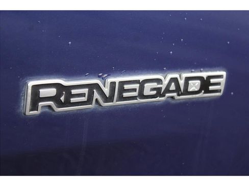 Used 2017 Jeep Renegade Latitude image 31