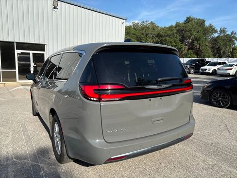 Used 2025 Chrysler Pacifica Select FWD image 7