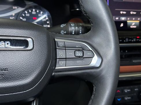 Certified 2023 Jeep Compass Limited image 35