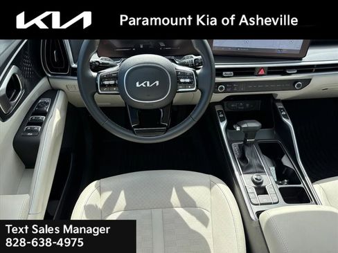 Certified 2025 Kia Sorento EX w/ Panoramic Sunroof Package image 24