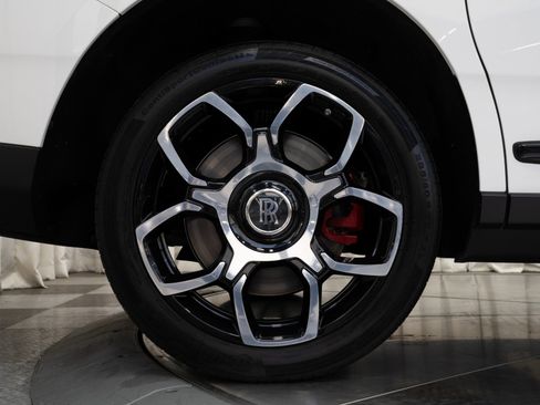 Used 2023 Rolls-Royce Cullinan Black Badge w/ Dark Exterior Package image 11