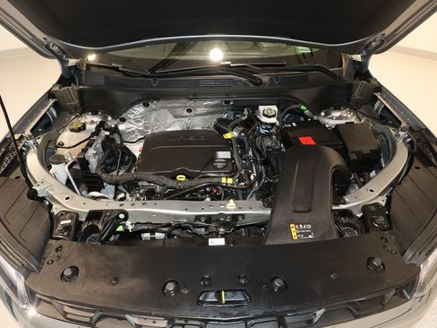 Used 2025 Chevrolet Trax LT FWD image 31