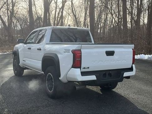 Used 2024 Toyota Tacoma TRD Off-Road image 4