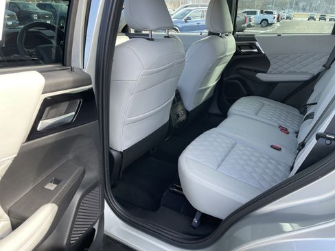 Used 2023 Mitsubishi Outlander SEL image 14