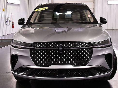 Used 2024 Lincoln Nautilus Reserve w/ Equipment Group 203A image 2