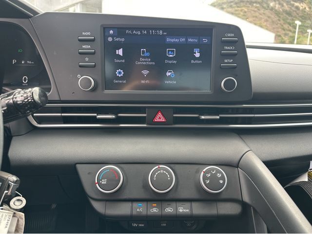 Used 2021 Hyundai Elantra SE FWD image 24
