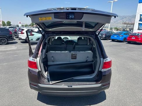 Used 2012 Toyota Highlander SE w/ Tow Pkg AWD/4WD image 32
