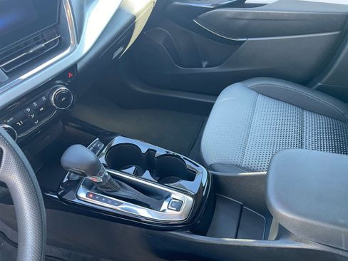 Used 2025 Chevrolet Trax LT image 40