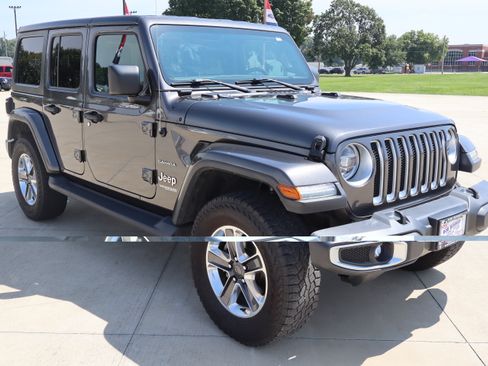 Used 2021 Jeep Wrangler Unlimited Sahara w/ LED Lighting Group AWD/4WD image 3