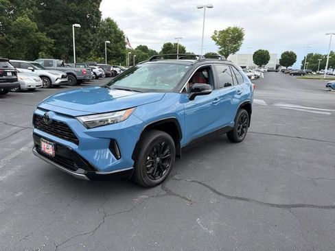 Used 2025 Toyota RAV4 XSE AWD/4WD image 2
