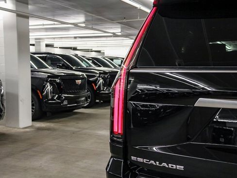 New 2026 Cadillac Escalade Luxury image 7