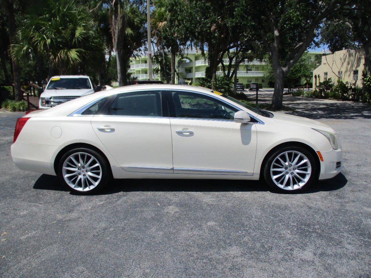 Used 2013 Cadillac XTS Platinum FWD image 3