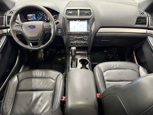 Used 2018 Ford Explorer XLT w/ Equipment Group 202A AWD/4WD image 11
