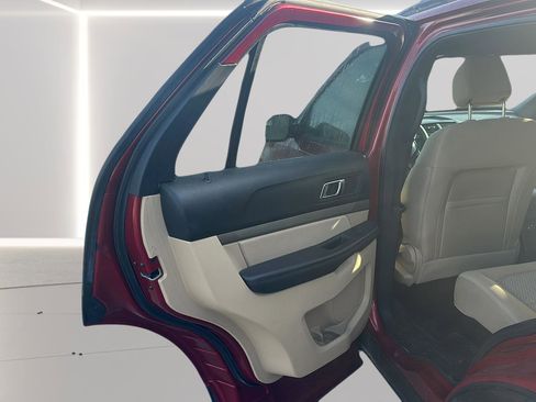 Used 2017 Ford Explorer Base image 12