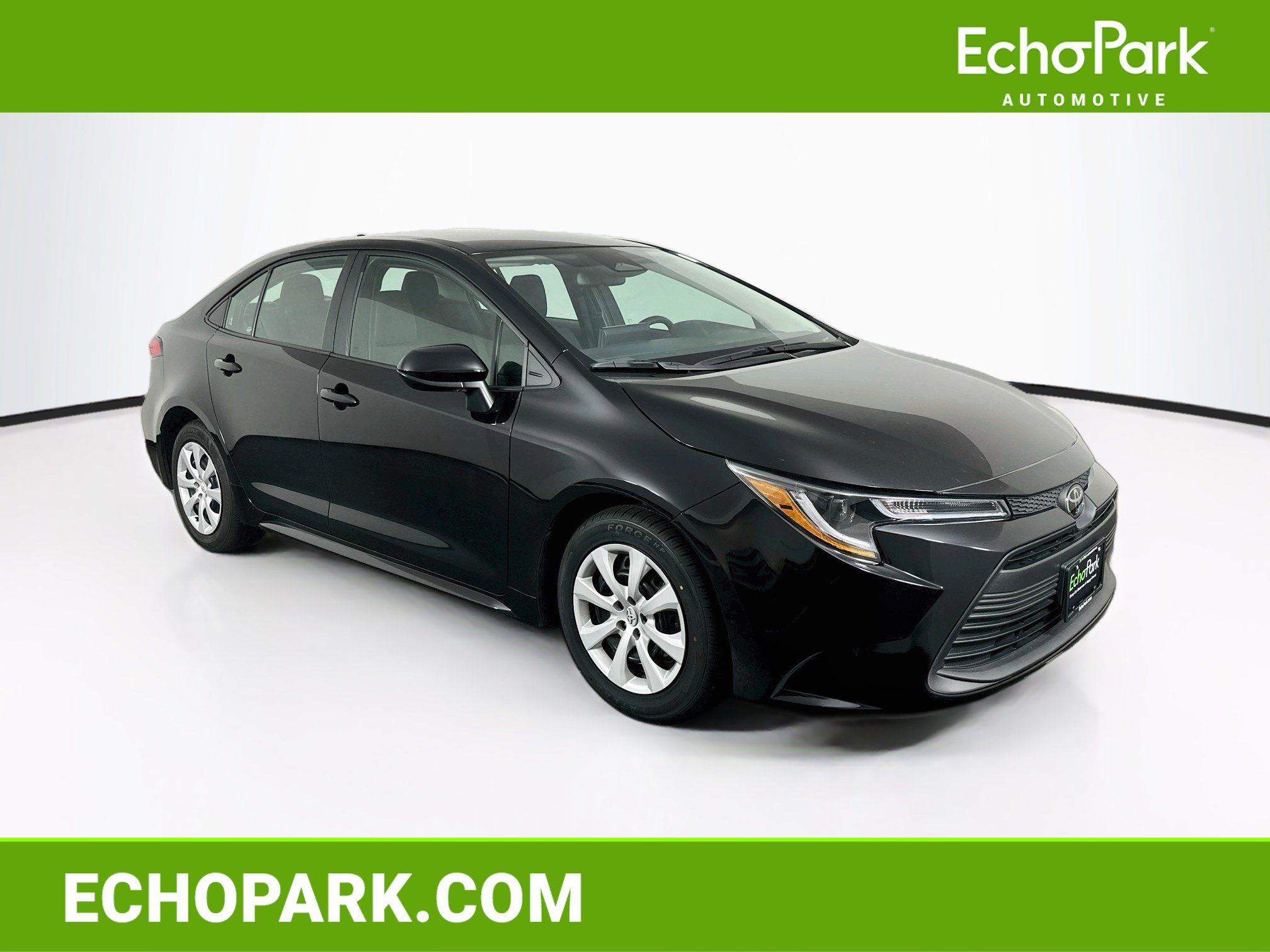 Used 2025 Toyota Corolla LE FWD image 1