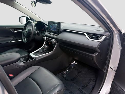 Used 2020 Toyota RAV4 XLE Premium image 15