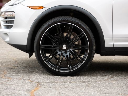 Used 2011 Porsche Cayenne Sport Utility 4D image 11