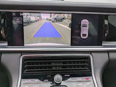 Used 2018 Porsche Panamera 4S image 15