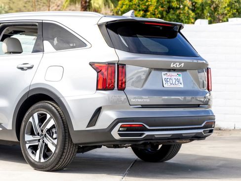 Used 2023 Kia Sorento SX Prestige w/ Panoramic Sunroof Package image 8