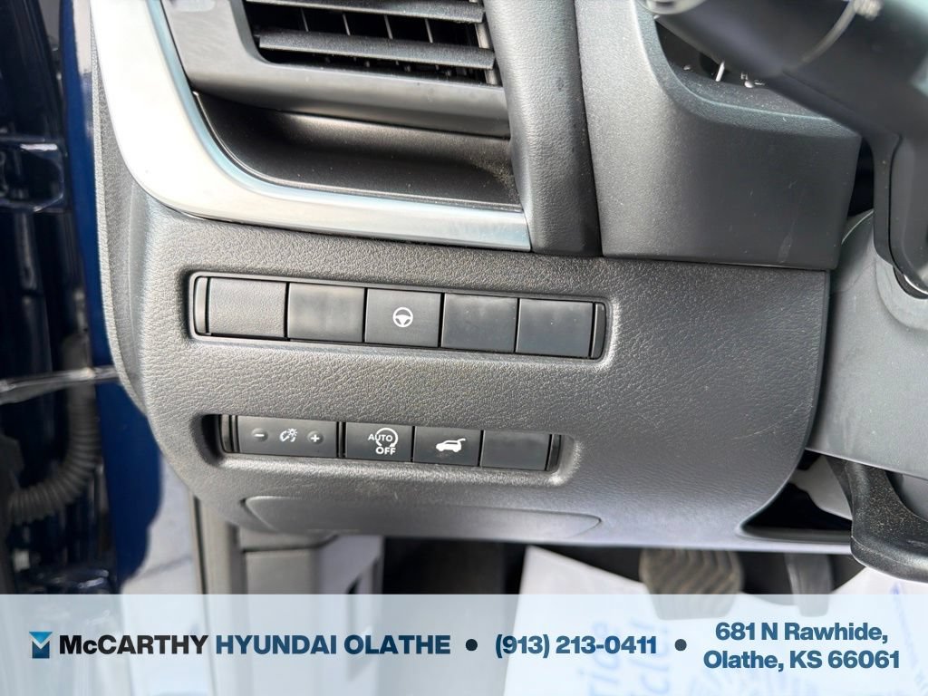 Used 2025 Nissan Rogue SV FWD image 25