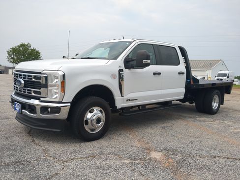 Certified 2025 Ford F350 XL w/ XL Chrome Package AWD/4WD image 6