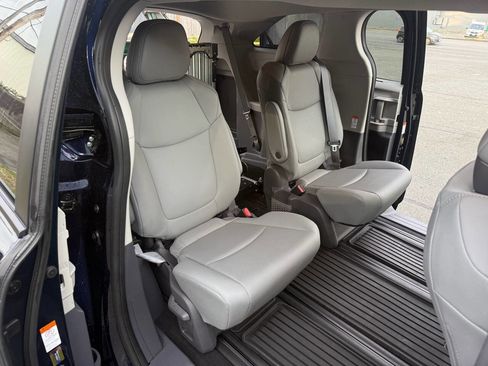 Used 2021 Toyota Sienna XLE w/ XLE Plus Package AWD/4WD image 25