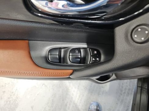 Used 2018 Nissan Rogue SL w/ Premium Package AWD/4WD image 11
