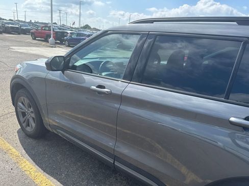 Used 2023 Ford Explorer XLT w/ Equipment Group 202A AWD/4WD image 13