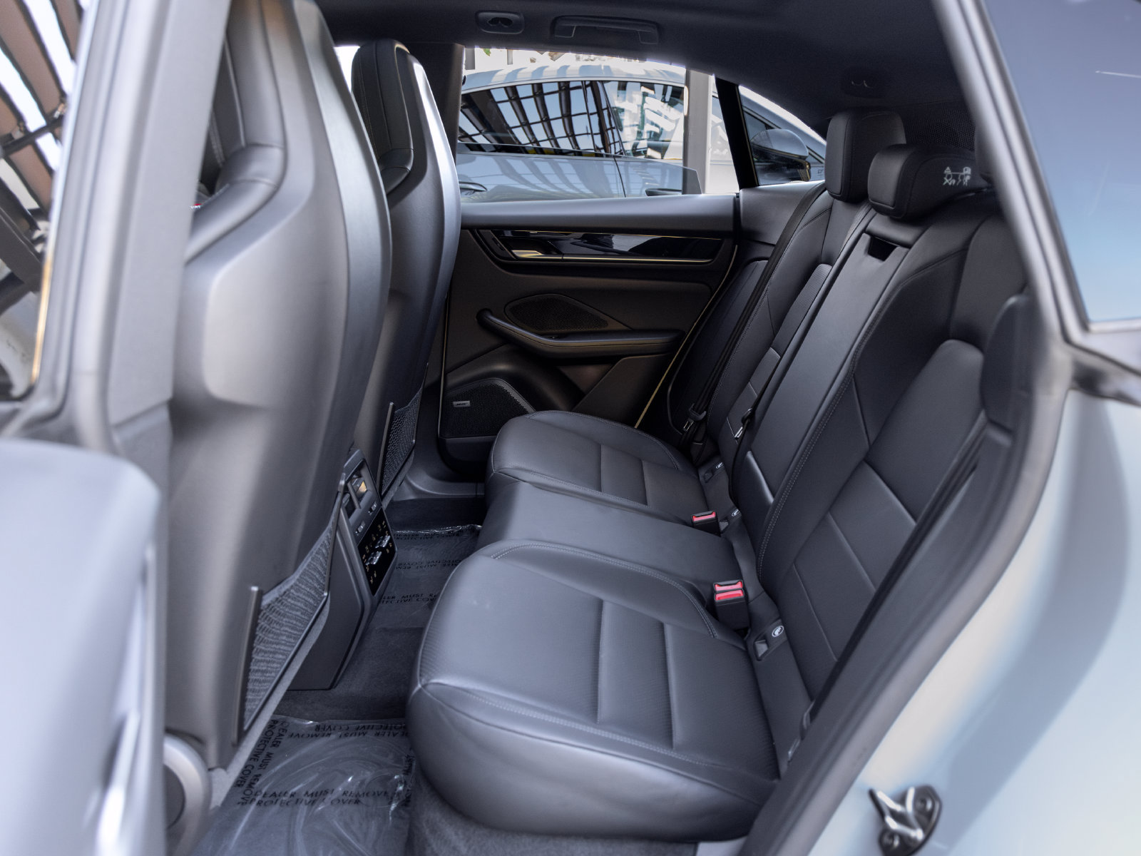 Certified 2025 Porsche Macan Electric RWD image 47