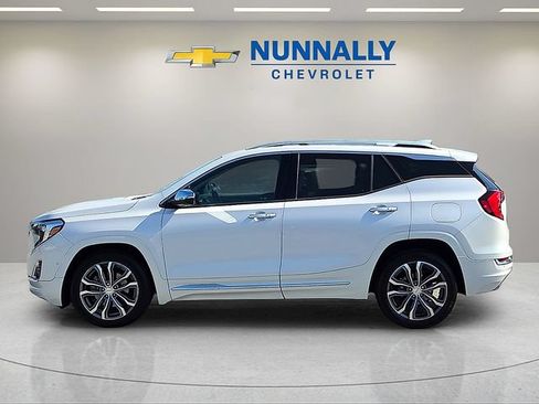 Used 2020 GMC Terrain Denali w/ Denali Premium Package FWD image 2